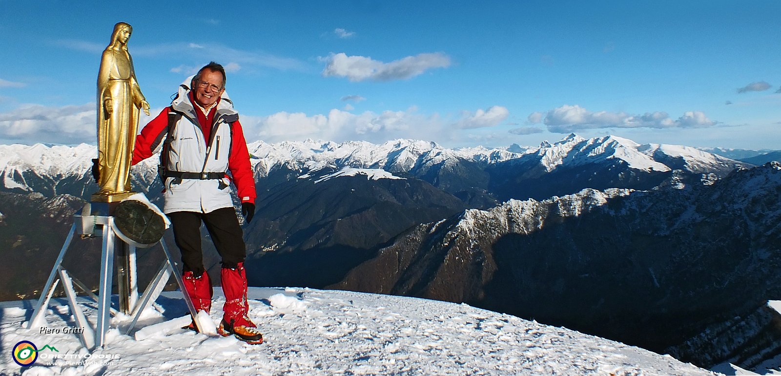 01 Alla Madonnina del C.E.A. in vetta al Pizzo Baciamorti (2009 m.).JPG